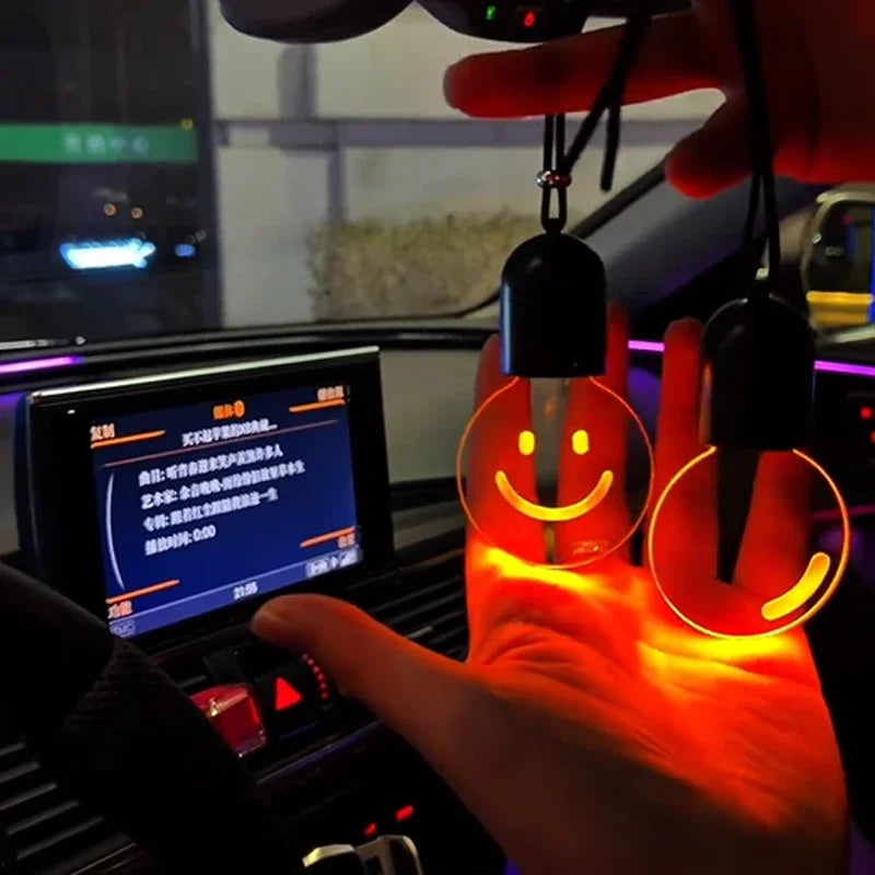 Décoration Rétroviseur Intérieur Voiture – Lumières LED Ambiance, Design Ampoule ou Smiley